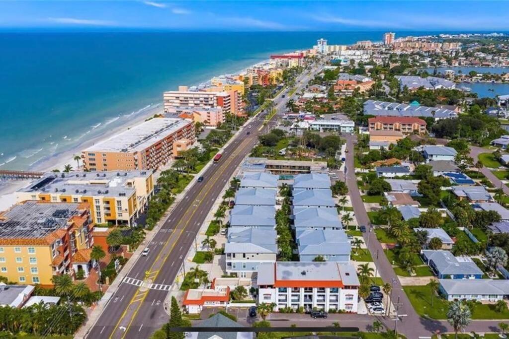 Luxurious Modern Townhouse Right Across Beach!! Table Tennis St. Pete Beach Exteriér fotografie
