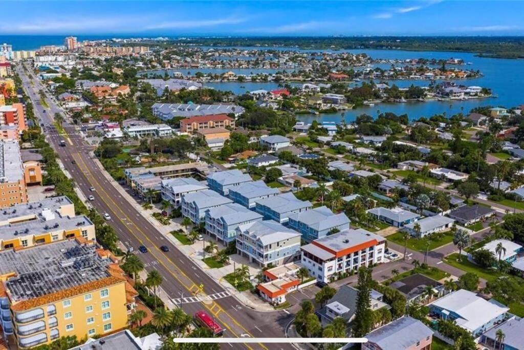 Luxurious Modern Townhouse Right Across Beach!! Table Tennis St. Pete Beach Exteriér fotografie