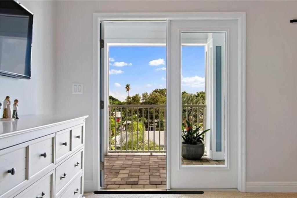 Luxurious Modern Townhouse Right Across Beach!! Table Tennis St. Pete Beach Exteriér fotografie
